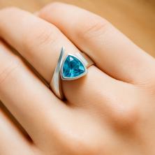 B.2 Ring Blue Triangle silber blau Topas